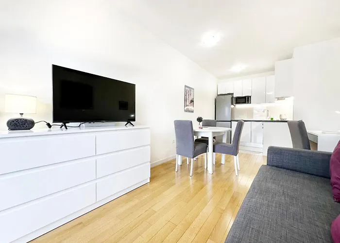 S'akvarel 3 - Private Garage Apartment *