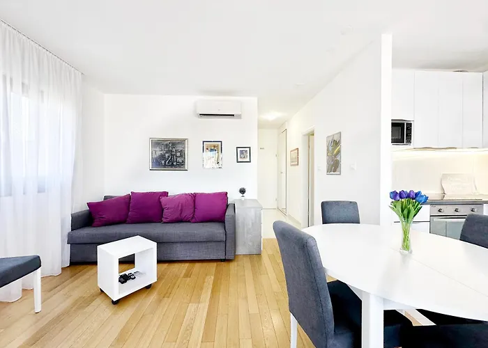 S'akvarel 3 - Private Garage Apartment