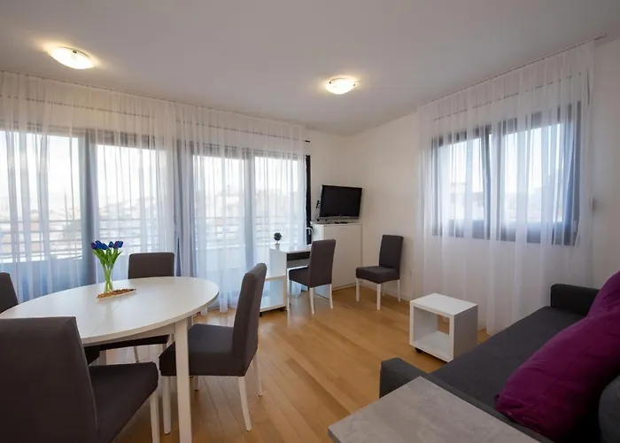 S'akvarel 3 - Private Garage Apartment